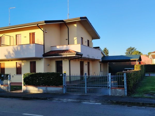 casa indipendente in vendita a San Bellino