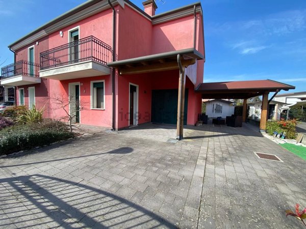 casa indipendente in vendita a San Martino di Venezze