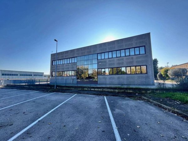 locale commerciale in vendita a San Martino di Venezze