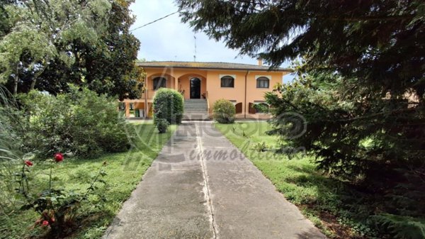 casa indipendente in vendita a Stienta