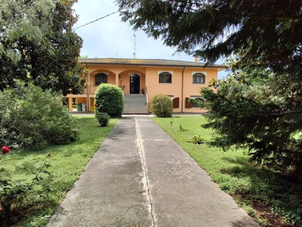 casa indipendente in vendita a Stienta