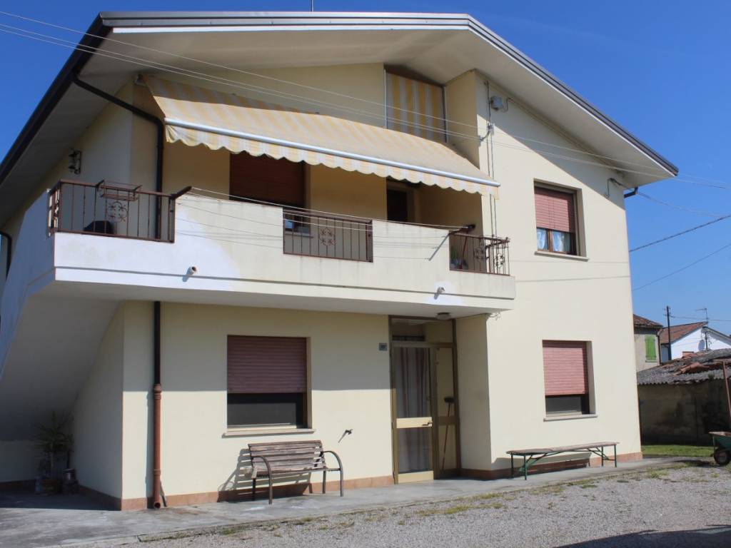 casa indipendente in vendita a Stienta