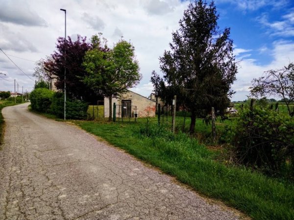 casa indipendente in vendita a Stienta