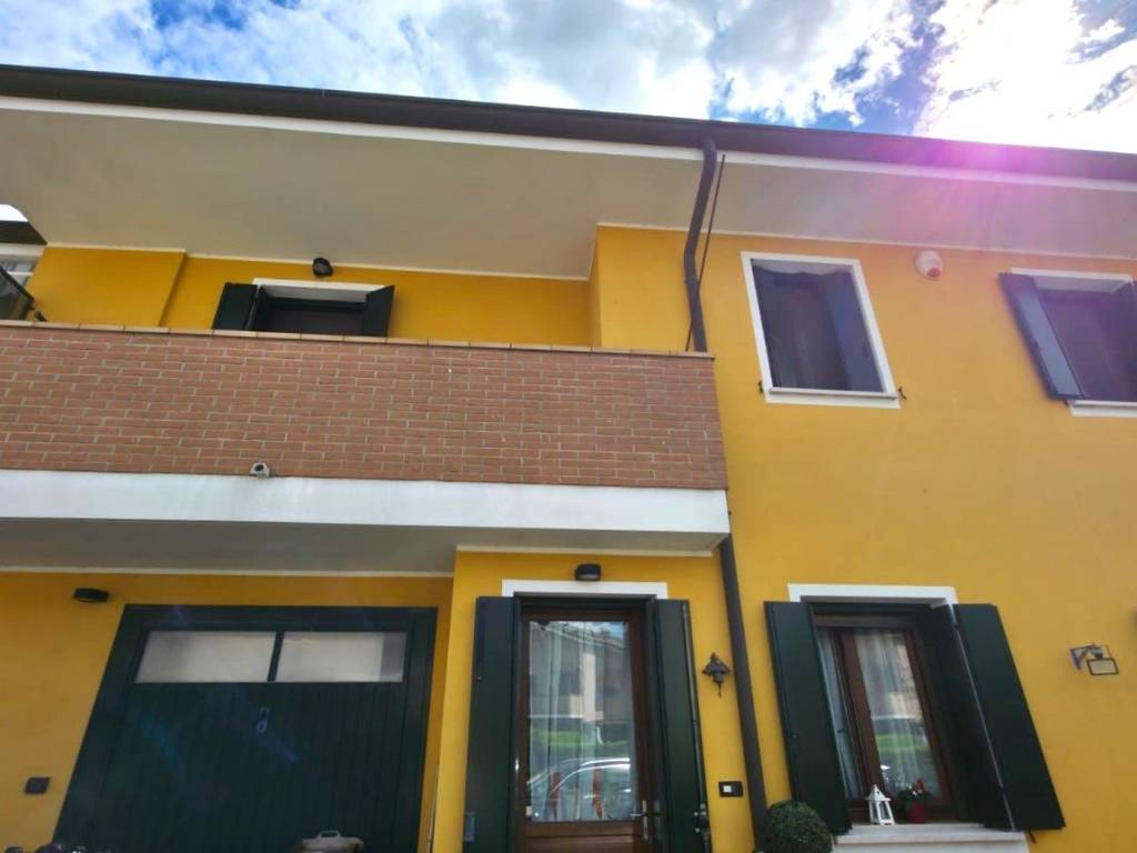 casa indipendente in vendita a Stienta