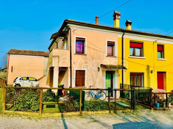 casa indipendente in vendita a Stienta