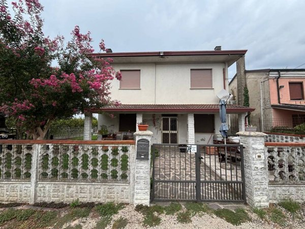 casa indipendente in vendita a Stienta in zona Sabbioni/Zampine