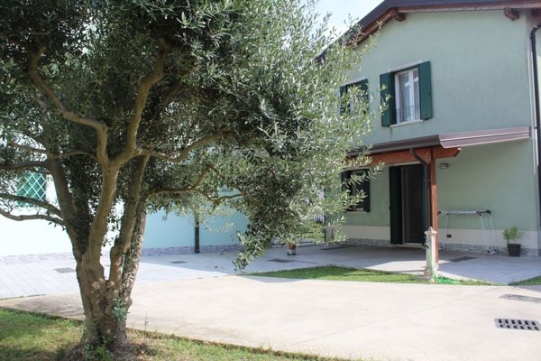 casa indipendente in vendita a Stienta