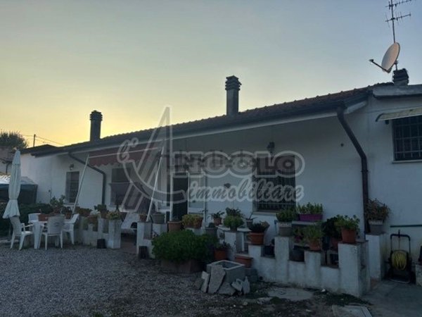 casa indipendente in vendita a Stienta