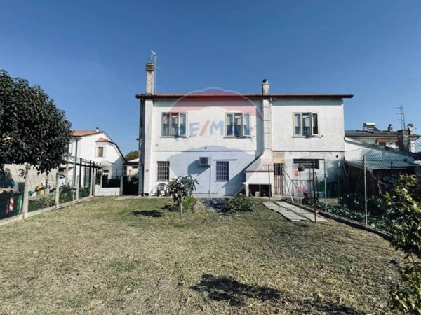 casa indipendente in vendita a Stienta