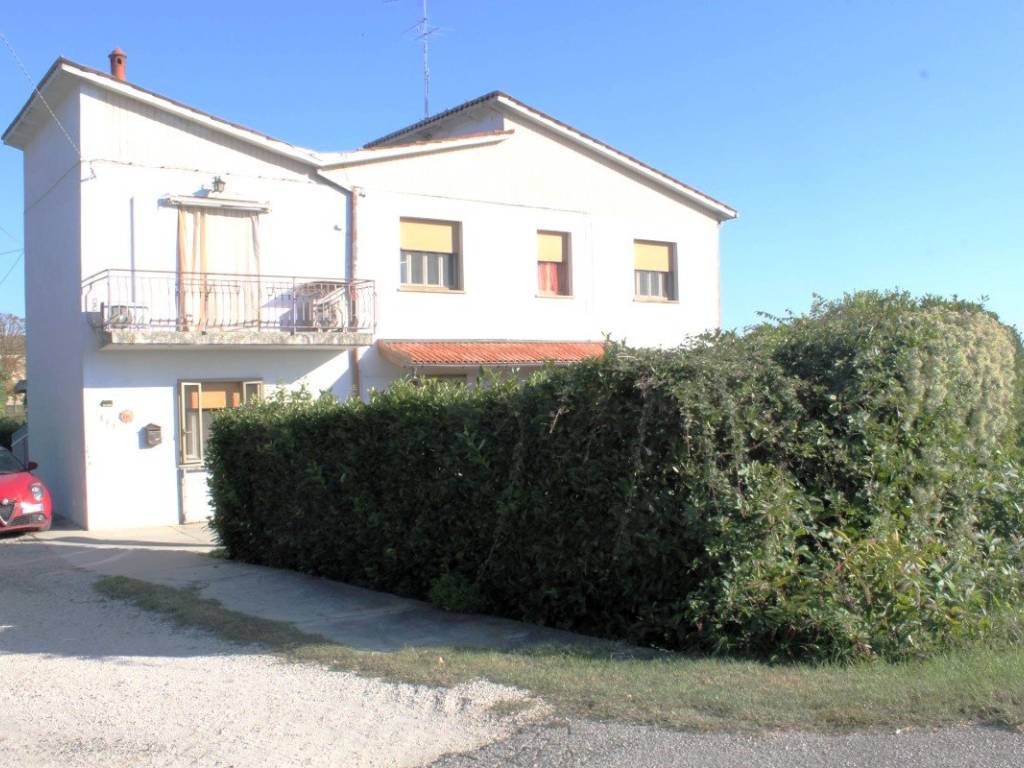 casa indipendente in vendita a Stienta