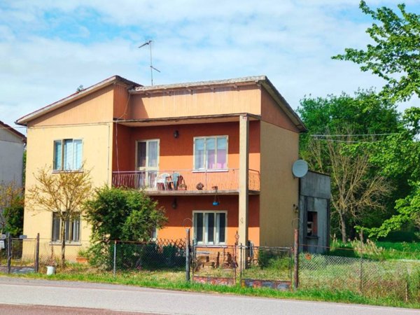 casa indipendente in vendita a Stienta