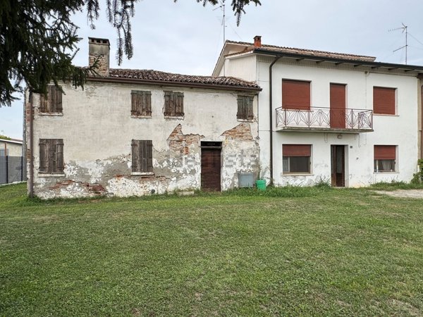 casa indipendente in vendita a Stienta