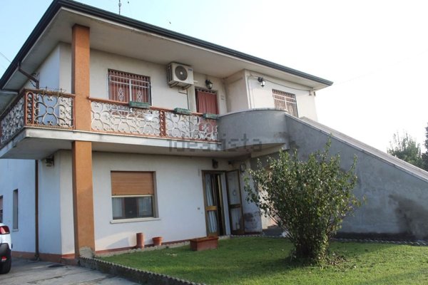 casa indipendente in vendita a Stienta