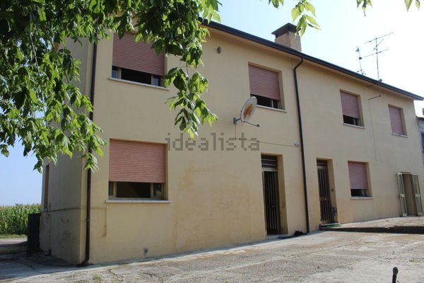 casa indipendente in vendita a Stienta