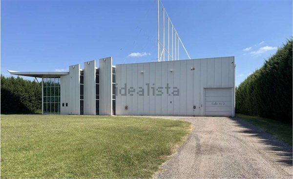 locale commerciale in vendita a Stienta