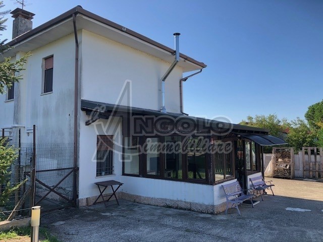 casa indipendente in vendita a Stienta in zona Sabbioni/Zampine