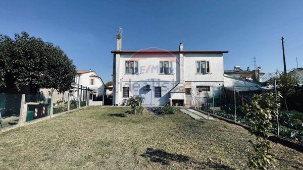 casa indipendente in vendita a Stienta