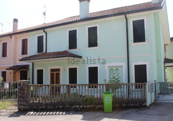 casa indipendente in vendita a Stienta
