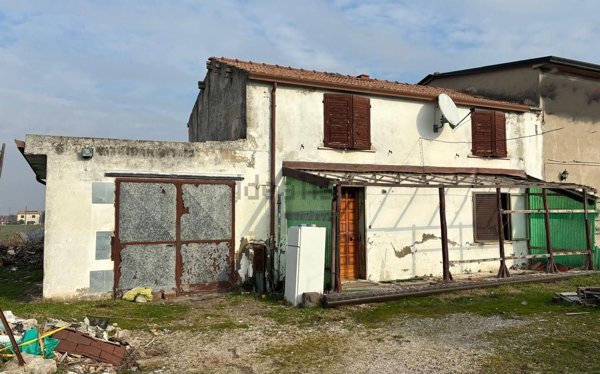 casa indipendente in vendita a Stienta