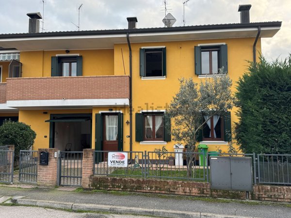 casa indipendente in vendita a Stienta