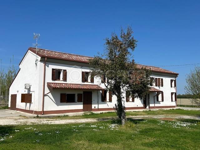 casa indipendente in vendita a Stienta