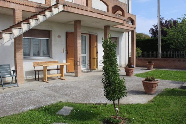 casa indipendente in vendita a Stienta