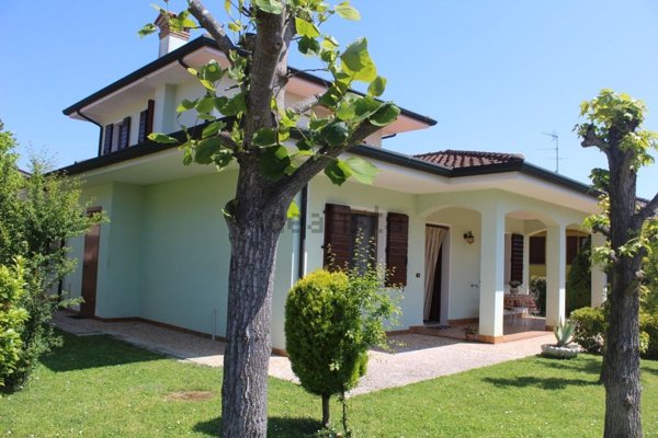 casa indipendente in vendita a Stienta