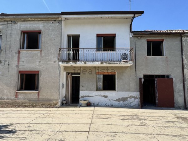 casa indipendente in vendita a Stienta