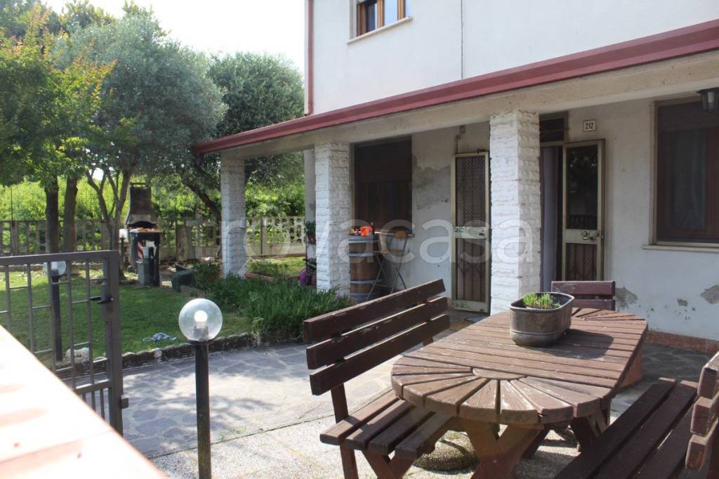 casa indipendente in vendita a Stienta