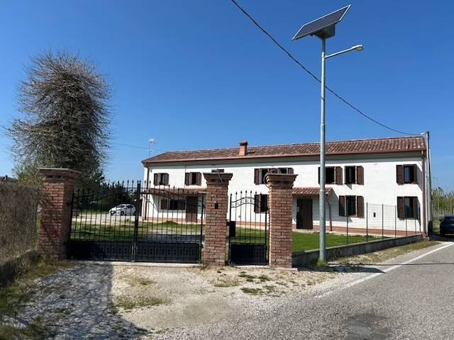 casa indipendente in vendita a Stienta