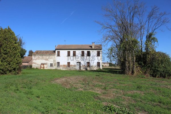 casa indipendente in vendita a Stienta in zona Sabbioni/Zampine
