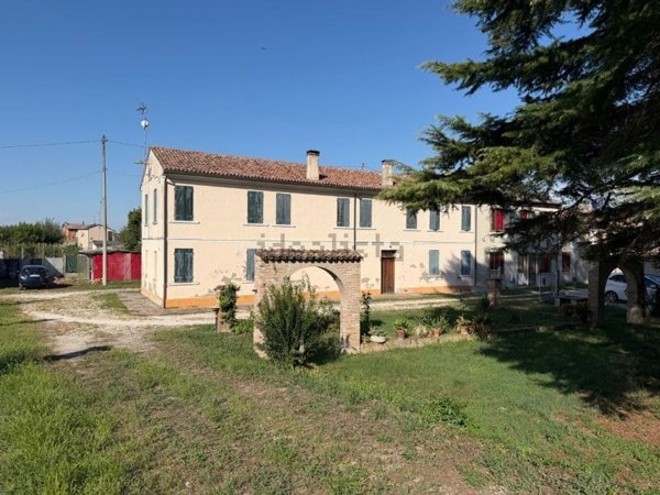 casa indipendente in vendita a Stienta in zona Sabbioni/Zampine