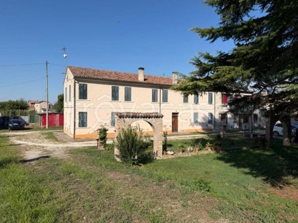 casa indipendente in vendita a Stienta in zona Sabbioni/Zampine