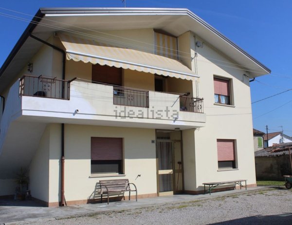 appartamento in vendita a Stienta in zona Sabbioni/Zampine