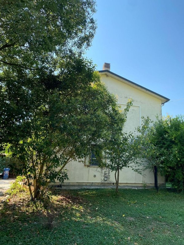 casa indipendente in vendita a Stienta in zona Sabbioni/Zampine
