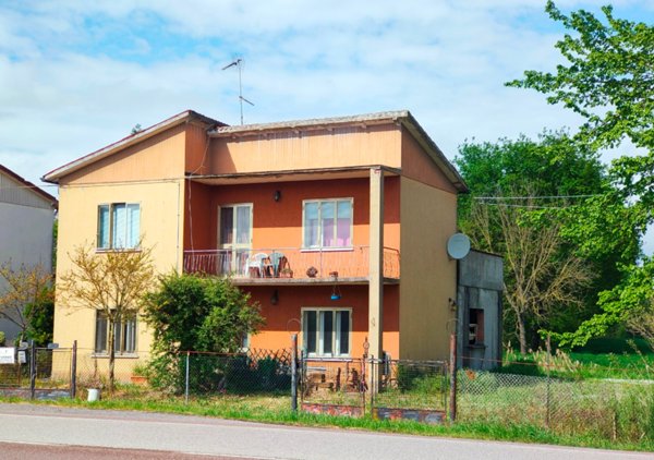 casa indipendente in vendita a Stienta