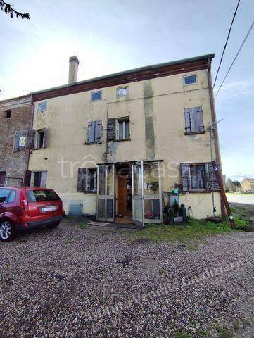 casa indipendente in vendita a Stienta in zona Sabbioni/Zampine