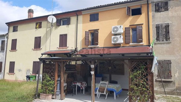 casa indipendente in vendita a Stienta in zona Sabbioni/Zampine