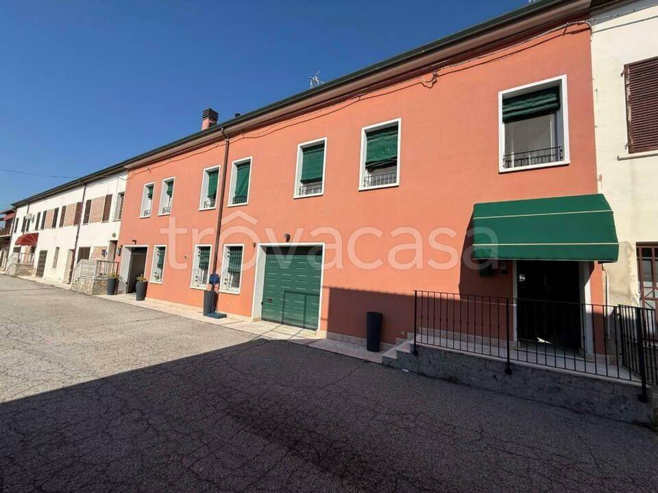 casa indipendente in vendita a Stienta