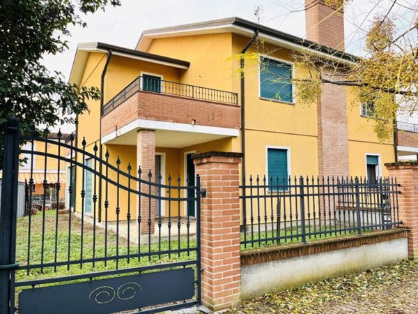 casa indipendente in vendita a Taglio di Po