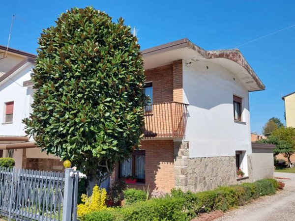 casa indipendente in vendita a Taglio di Po