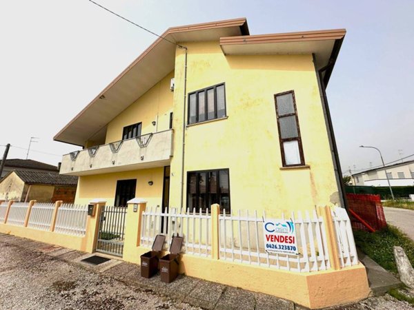 casa indipendente in vendita a Taglio di Po