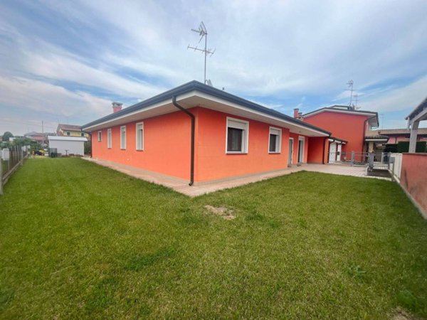 casa indipendente in vendita a Taglio di Po