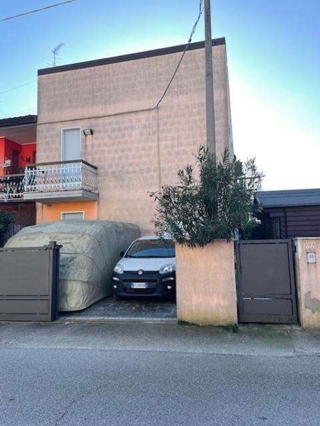 casa indipendente in vendita a Taglio di Po