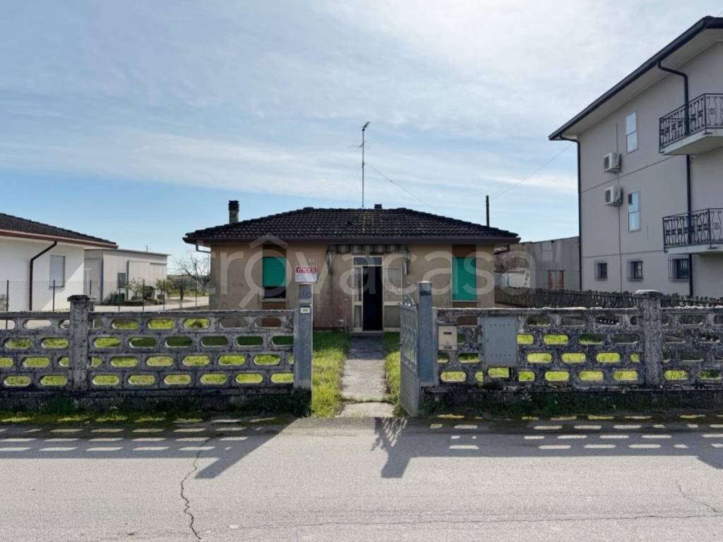 casa indipendente in vendita a Taglio di Po
