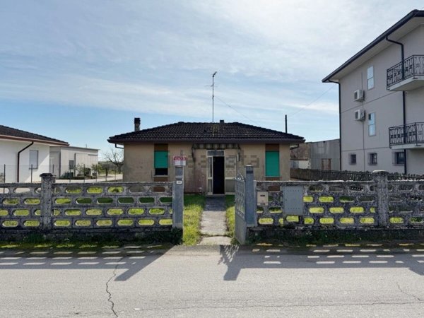 casa indipendente in vendita a Taglio di Po