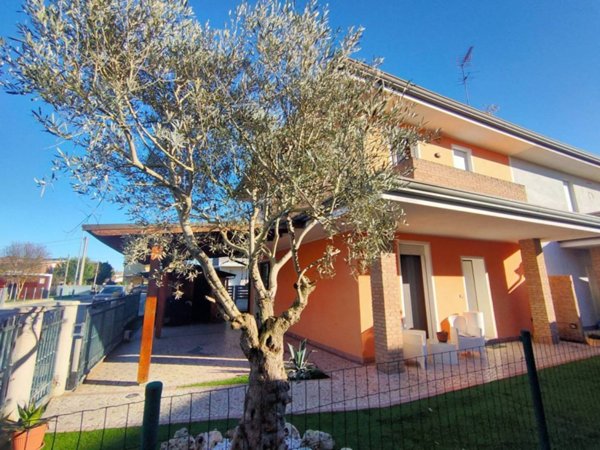 casa indipendente in vendita a Taglio di Po