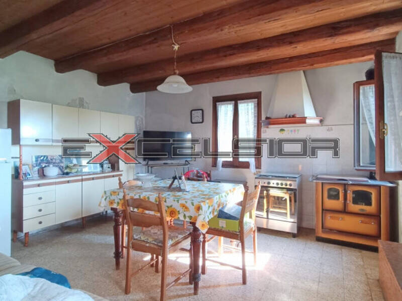 casale in vendita a Taglio di Po