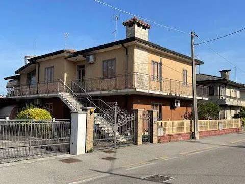 casa indipendente in vendita a Taglio di Po
