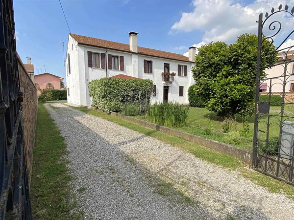 casa indipendente in vendita a Trecenta
